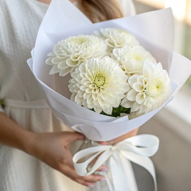 Букет цветов "Белые георгины" Букет цветов "Белые георгины"